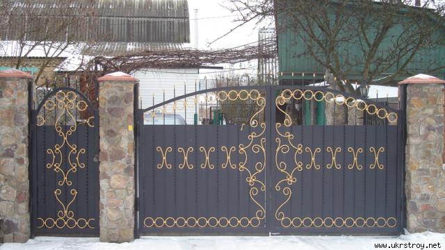 Решетки на окна, козырек над входом, ворота, забор, Киев
