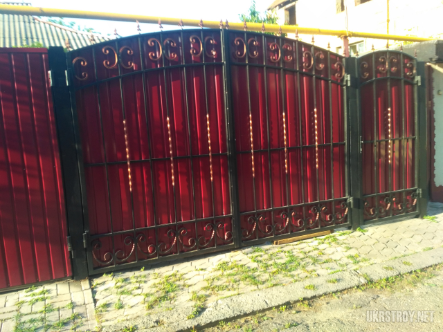 Кованные ворота заказать в Донецке.