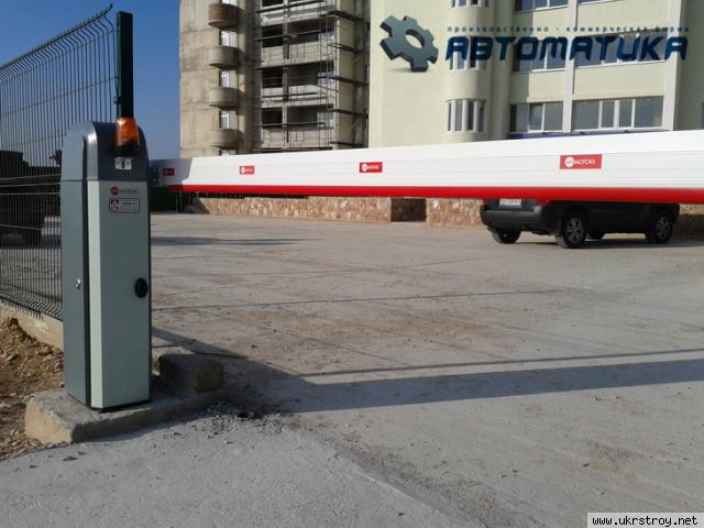 Автоматический шлагбаум в Севастополе.