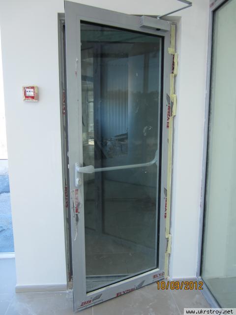 Двери противопожарные алюминиевые остекленны EI 60