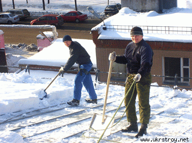 Уборка снега в Киеве.Киев центр.