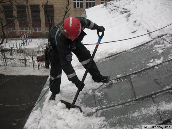 Уборка снега и сосулек с крыш Одесса