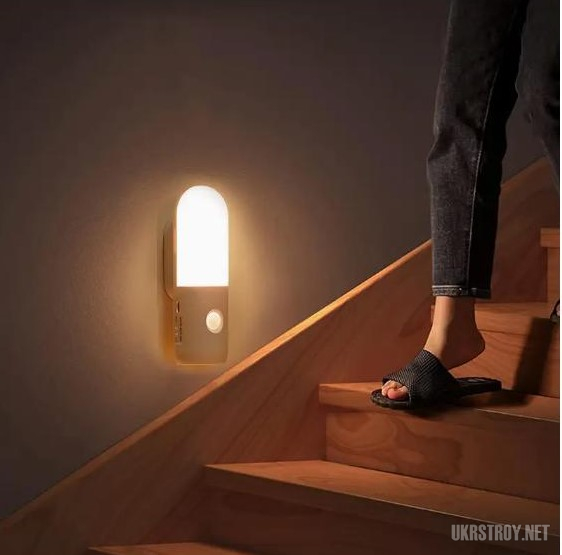 Світлодіодний нічник із датчиком руху, акумуляторний