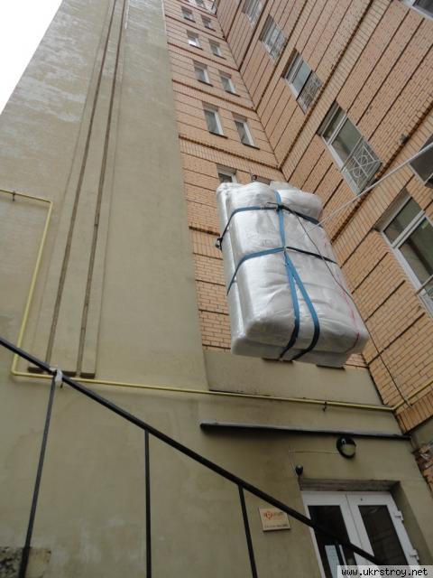 Поднять груз столешницу  в окно на этаж в Киеве