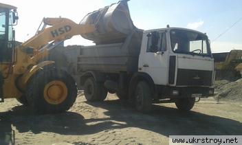 Продажа и доставка песка и щебня по Киеву
