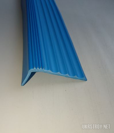 Противоскользящая резиновая накладка на ступени (50х20 мм)